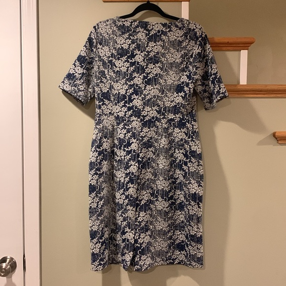 Lands’ End size 10 blue lace print dress. - Picture 4 of 4
